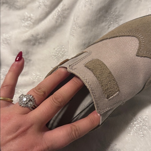 CAT Caterpillar Tan Suede Lug Sole Shoes - Picture 15 of 15